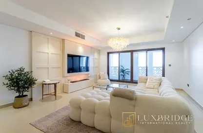 Living Room image for: Apartment - 3 Bedrooms - 4 Bathrooms for sale in Balqis Residence - Kingdom of Sheba - Palm Jumeirah - Dubai, Image 1