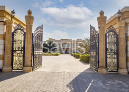 Villa on Big Plot w/ Garden & Private Garage