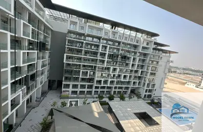 Apartment - 3 Bedrooms - 4 Bathrooms for rent in Oasis 1 - Oasis Residences - Masdar City - Abu Dhabi