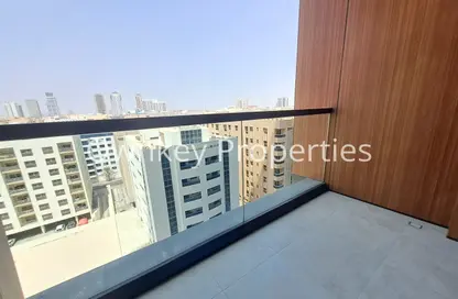 شقة - غرفة نوم - 2 حمامات للايجار في ام سكوير - منخول - بر دبي - دبي