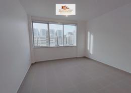 شقة - 2 غرف نوم - 2 حمامات للكراء في بناء الشيخ سرور - منطقة النادي السياحي - أبوظبي