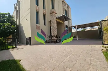 Villa - 5 Bedrooms - 4 Bathrooms for rent in Al Manara - Dubai