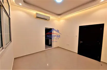 صورة لـ غرفة فارغة شقة - 1 حمام للايجار في القبيسات - المشرف - أبوظبي ، صورة رقم 1