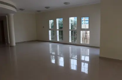 Villa - Studio - 5 Bathrooms for rent in Umm Suqeim 2 - Umm Suqeim - Dubai