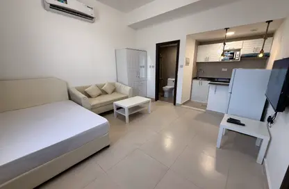 Apartment - Studio - 1 Bathroom for rent in Khaleefa Bin Al Jesrain Villas - Al Maqtaa - Abu Dhabi