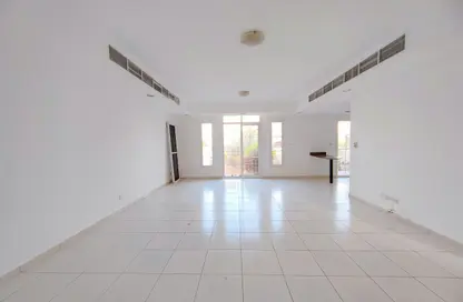 Villa - 3 Bedrooms - 3 Bathrooms for rent in Springs 11 - The Springs - Dubai