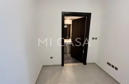 Empty Room image for: Apartment - 2 Bedrooms - 3 Bathrooms for rent in Al Zeina - Al Raha Beach - Abu Dhabi, Image 1