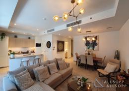 صورةغرفة المعيشة / غرفة الطعام لـ: شقة - 2 غرف نوم - 3 حمامات للبيع في 3 بلجرافيا - بلجرافيا - قرية الجميرا سركل - دبي, صورة 1