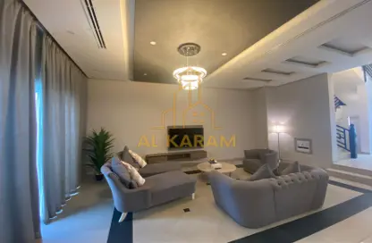 Living Room image for: Townhouse - 3 Bedrooms - 4 Bathrooms for rent in Al Jazirah Al Hamra - Ras Al Khaimah, Image 1