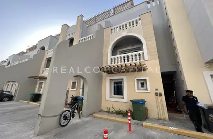 فيلا - 4 غرف نوم - 6 حمامات للبيع في منطقة 15 - قرية الجميرا سركل - دبي