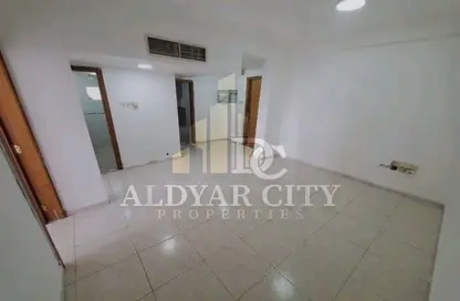 شقة - 2 غرف نوم - 2 حمامات للايجار في مساكن كورنيش عجمان - طريق كورنيش عجمان - عجمان