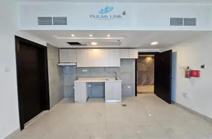 صورة لـ مطبخ شقة - غرفة نوم - 2 حمامات للبيع في شقق اكويتي - 2 المرحلة - المدينة الدولية - دبي ، صورة رقم 1
