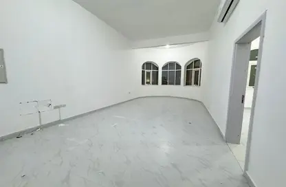 شقة - غرفة نوم - 2 حمامات للايجار في مدينة الرياض - أبوظبي