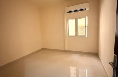 شقة - غرفة نوم - 1 حمام للايجار في بناء النباعة - النبعة - الشرق - الشارقة