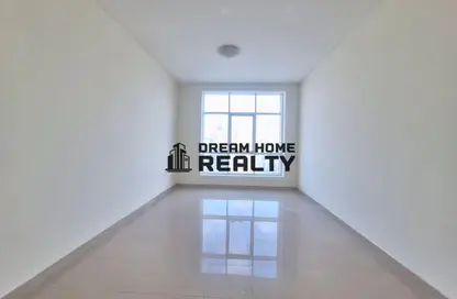 شقة - 2 غرف نوم - 2 حمامات للايجار في التعاون - الشارقة