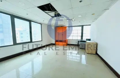 Office Space - Studio - 1 Bathroom for rent in Al Muraqqabat - Deira - Dubai