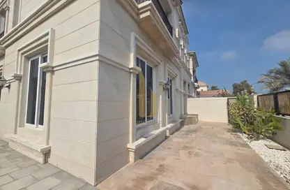 Villa - 5 Bedrooms - 5 Bathrooms for rent in Jumeirah 1 Villas - Jumeirah 1 - Jumeirah - Dubai