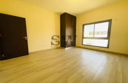 Empty Room image for: Apartment - 1 Bedroom - 2 Bathrooms for rent in Rawdhat - Airport Road - Abu Dhabi, Image 1