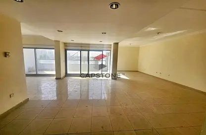 Duplex - 3 Bedrooms - 3 Bathrooms for rent in Cornich Al Khalidiya - Al Khalidiya - Abu Dhabi