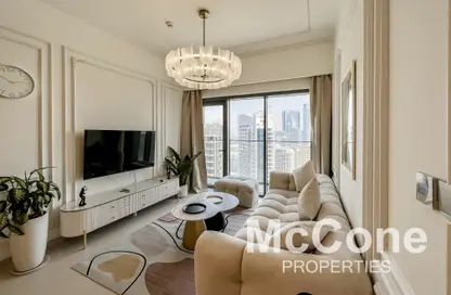 Living Room image for: Apartment - 2 Bedrooms - 2 Bathrooms for rent in Burj Royale - Downtown Dubai - Dubai, Image 1