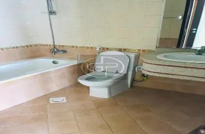 شقة - 2 غرف نوم - 3 حمامات للبيع في برج الكورنيش - طريق كورنيش عجمان - عجمان