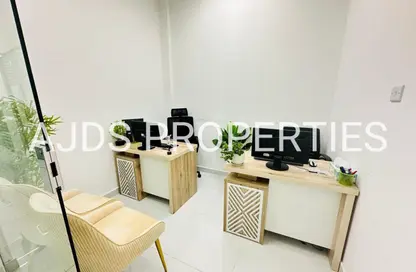 Office Space - Studio - 1 Bathroom for rent in Red Avenue - Al Garhoud - Dubai