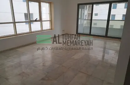شقة - 2 غرف نوم - 2 حمامات للايجار في برج منازل 2 - شارع التعاون - التعاون - الشارقة