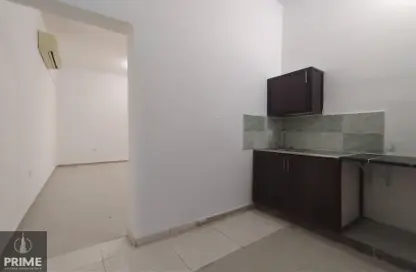 Apartment - Studio - 1 Bathroom for rent in Al Dhafrah Street - Al Mushrif - Abu Dhabi