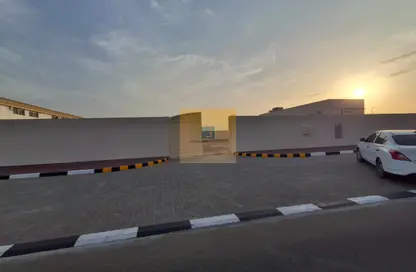 مستودع - استوديو - 2 حمامات للايجار في الجليل - آلصجعه - الشارقة
