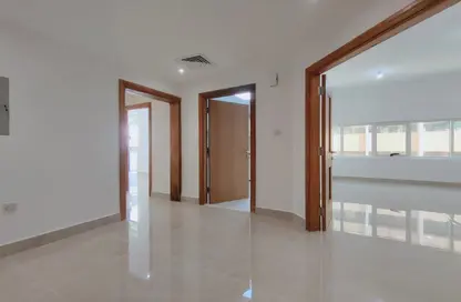 شقة - 2 غرف نوم - 2 حمامات للايجار في برج مراجيب - شارع حمدان - أبوظبي