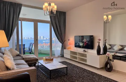 Living Room image for: Apartment - 1 Bedroom - 2 Bathrooms for rent in Royal Bay - Palm Jumeirah - Dubai, Image 1