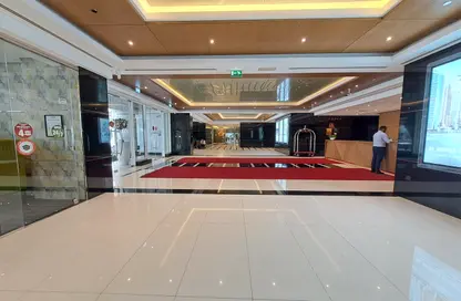 شقة - غرفة نوم - 2 حمامات للايجار في جولدن ساندز 14 - منخول - بر دبي - دبي