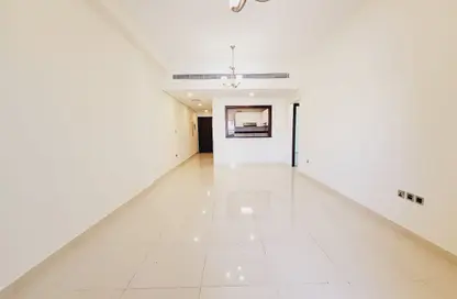 Apartment - 2 Bedrooms - 3 Bathrooms for rent in Emerald Jadaf 1 - Al Jaddaf - Dubai