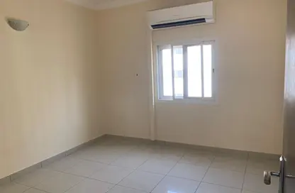 شقة - غرفة نوم - 2 حمامات للايجار في بناء النباعة - النبعة - الشرق - الشارقة