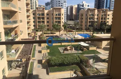شقة - غرفة نوم - 2 حمامات للايجار في الغزلان - 1 - الغزلان - جرينز - دبي