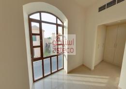 Empty Room image for: Villa - 4 bedrooms - 4 bathrooms for rent in Sas Al Nakheel Village - Sas Al Nakheel - Abu Dhabi, Image 1