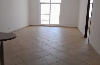 شقة - غرفة نوم - 2 حمامات للايجار في فوكس هيل 2 - فوكس هيل - مدينة السيارات - دبي