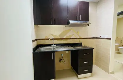 Apartment - Studio - 1 Bathroom for rent in Infinity Building - Sheikh Zayed Road - Dubai