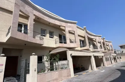 Villa - 5 Bedrooms - 6 Bathrooms for rent in Jumeirah 1 Villas - Jumeirah 1 - Jumeirah - Dubai