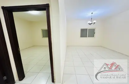 شقة - غرفة نوم - 2 حمامات للايجار في تجارية مويلح - الشارقة