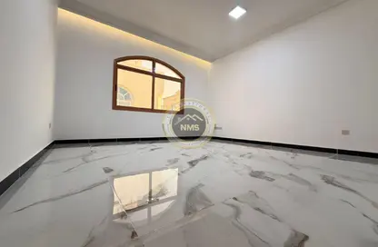 شقة - غرفة نوم - 1 حمام للايجار في شارع المطار - أبوظبي