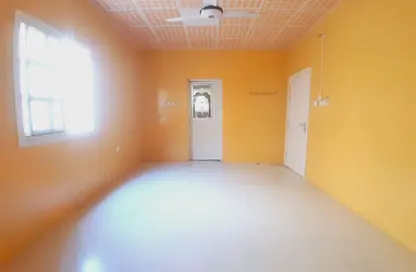 Villa - 4 Bedrooms - 3 Bathrooms for rent in Al Sabkha - Al Riqqa - Sharjah