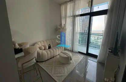 صورة لـ غرفة المعيشة شقة - غرفة نوم - 2 حمامات للبيع في برج ميرانو - الخليج التجاري - دبي ، صورة رقم 1
