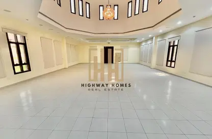 Business Centre - Studio - 3 Bathrooms for rent in Barashi - Al Badie - Sharjah