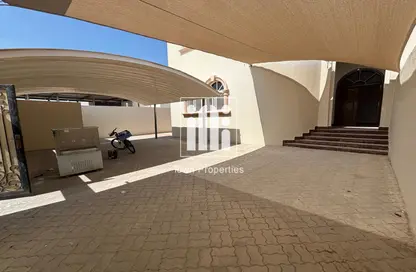 Villa - 5 Bedrooms - 6 Bathrooms for rent in Shakhbout City - Abu Dhabi