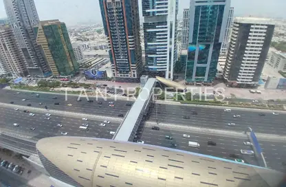 شقة - 2 غرف نوم - 2 حمامات للايجار في برج توينتي فرست سينشري - شارع الشيخ زايد - دبي