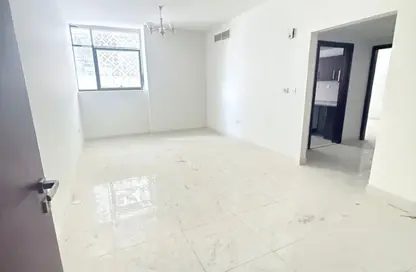 شقة - غرفة نوم - 2 حمامات للايجار في شارع التعاون - التعاون - الشارقة