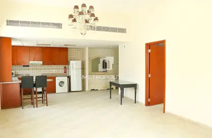 شقة - غرفة نوم - 2 حمامات للبيع في سيرك شيرلوك 1 - سيرك شرلوك - مدينة السيارات - دبي
