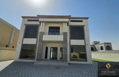 Villa - 5 Bedrooms - 6 Bathrooms for rent in Al Aweer 1 - Al Aweer - Dubai