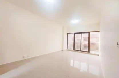 Apartment - 4 Bedrooms - 4 Bathrooms for rent in Golden Sands 9 - Mankhool - Bur Dubai - Dubai